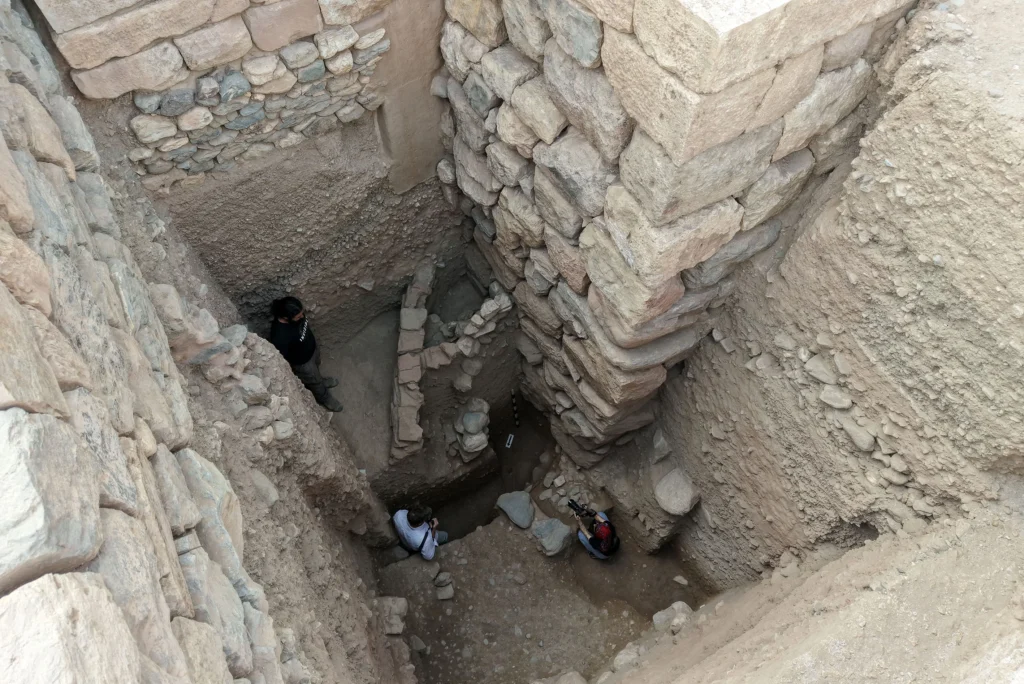 The monumental stone walls of the palace—rising more than six meters in height and measuring up to two meters in thickness, as seen in the accompanying image—stand as powerful evidence that the Lydians were building complex, large-scale urban centers much earlier than historians once believed. Credit: AA