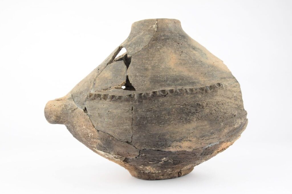Ceramic vessel from the Late Bronze Age. Credit: Andrea Šindlerová, Archaeological Centre Olomouc