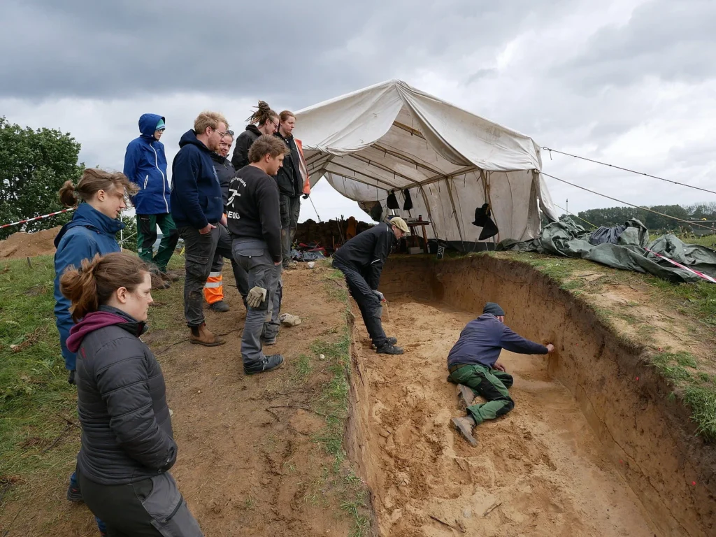 The excavation, led by the Department of Archaeology and Monument Conservation of the City of Lübeck together with the Institute for Pre- and Protohistory at Kiel University (CAU), also served as a training program for students. Credit: Nele Weßeler