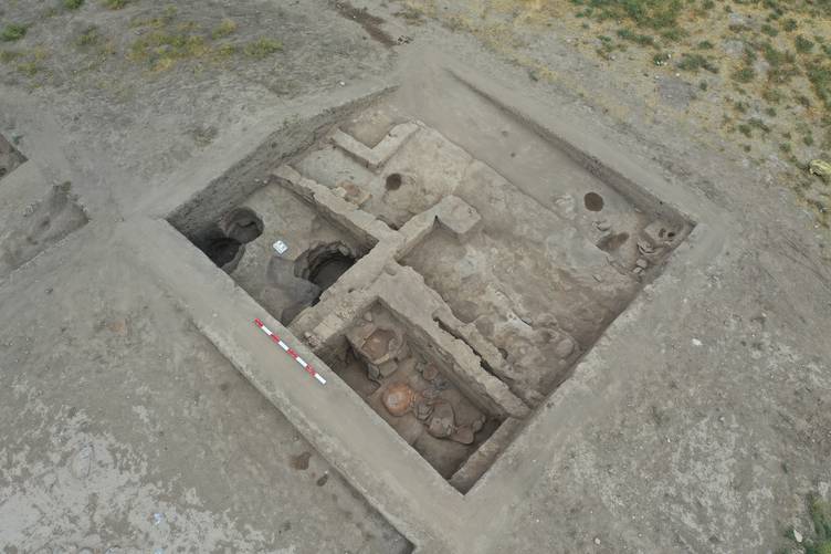 Excavations at Üçhöyük (Bolvadin, Afyonkarahisar) uncovered three mudbrick-built ovens and two hearths dating to the second millennium BC. Archaeologists suggest these installations indicate organized large-scale production activities, strengthening the theory that Üçhöyük may have been the capital of the lost kingdom of Purušhanda. Credit: AA