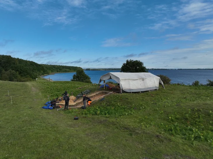 For two weeks, archaeologists from Kiel University and the City of Lübeck investigated settlement traces along the River Trave. Credit: Niklas Dopp