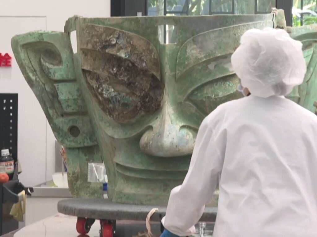 Giant bronze mask. Credit: Wikipedia Commons