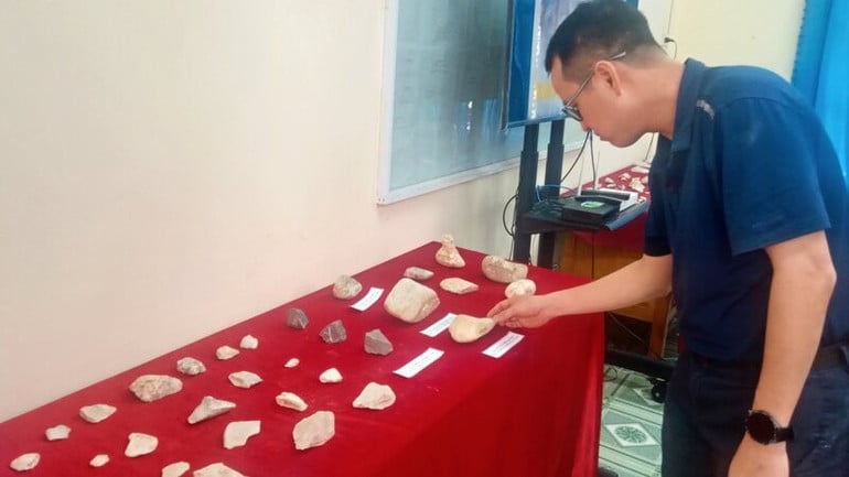 Thousands of stone tools, fire traces, and animal remains confirm the site’s continuous importance