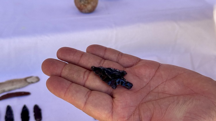 Excavations have also revealed animal figurines, stamp seals, obsidian arrowheads, and polished stone axes. 