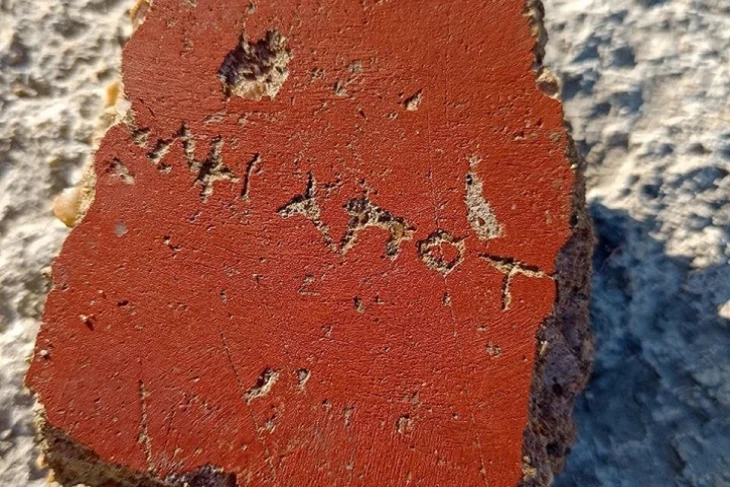 Inscription on ancient temple plaster. Credit: Artezian Archaeological Expedition.