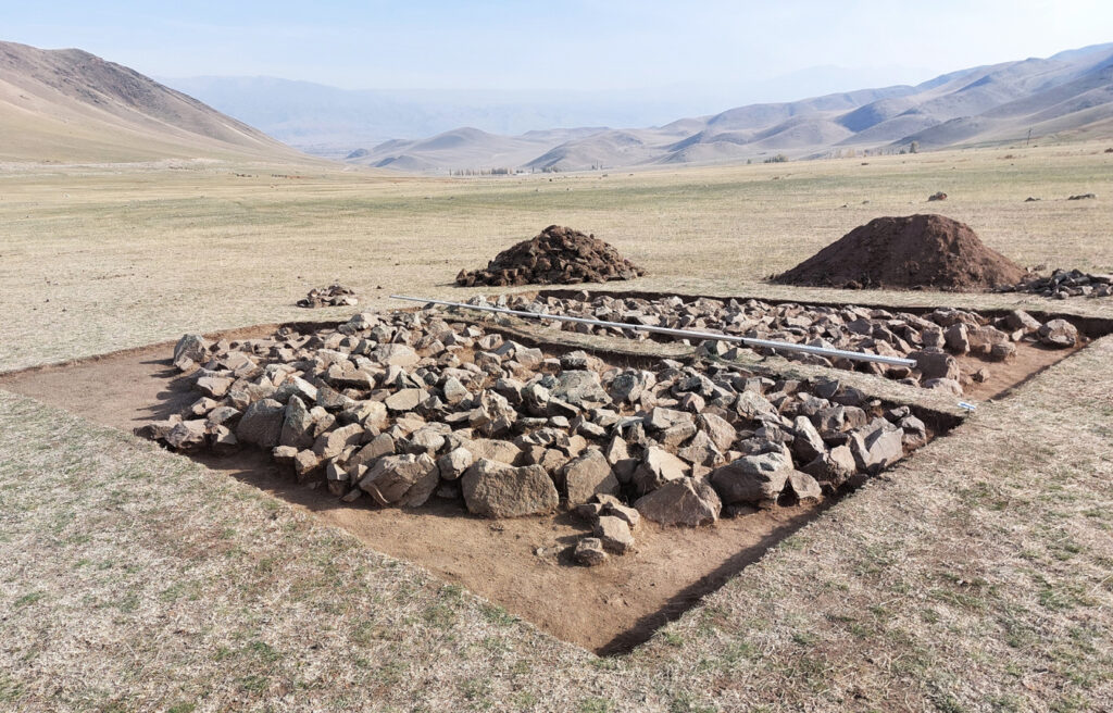 In addition to the sculpture, the expedition investigated two major burial sites: Borombay-I mound No. 39 and Borombay-II mound No. 8. Credit: Greater Altai Research and Educational Center for Altaic and Turkic Studies