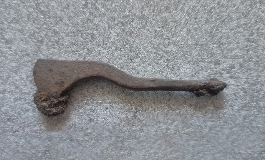 Iron surgical instrument dated to the 4th–3rd century BCE. Credit: Dr. Bartłomiej Kaczyński