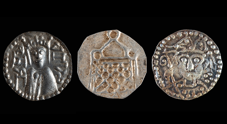 Three silver coins from the hoard: on the left, a coin with the inscription KANUTUS depicting King Knut Eriksson; in the center, a Gotland coin possibly showing a church building; and on the right, a so-called bishop coin. Collage. Photo: Stockholm County Administrative Board