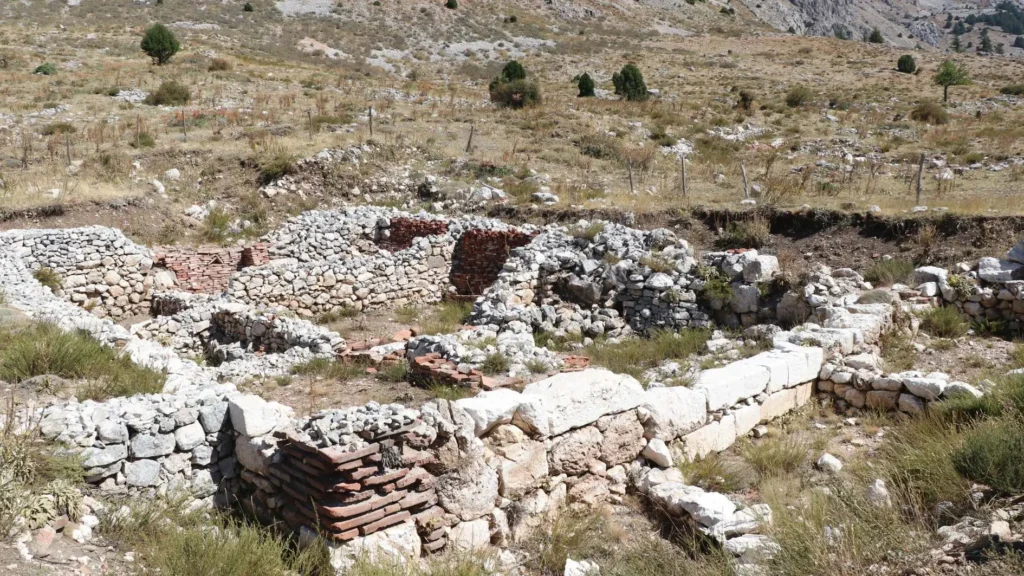 Excavated remains of a Roman-era association building uncovered in the ancient city of Sagalassos, Burdur, Türkiye, believed to have hosted guild gatherings, communal banquets, and family celebrations nearly 1,800 years ago. Credit: AA
