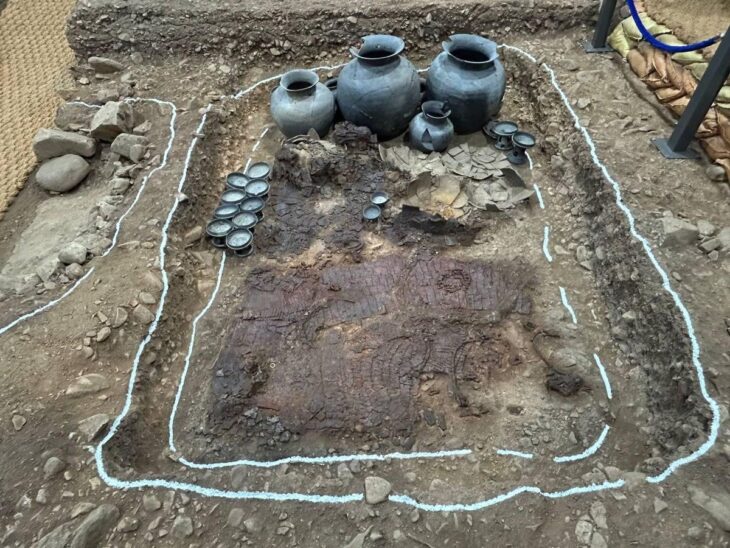 The excavation site of the newly unearthed wooden-chamber tomb in Hwangnam-dong, Gyeongju, North Gyeongsang Province, dating back to the 4th or 5th century.