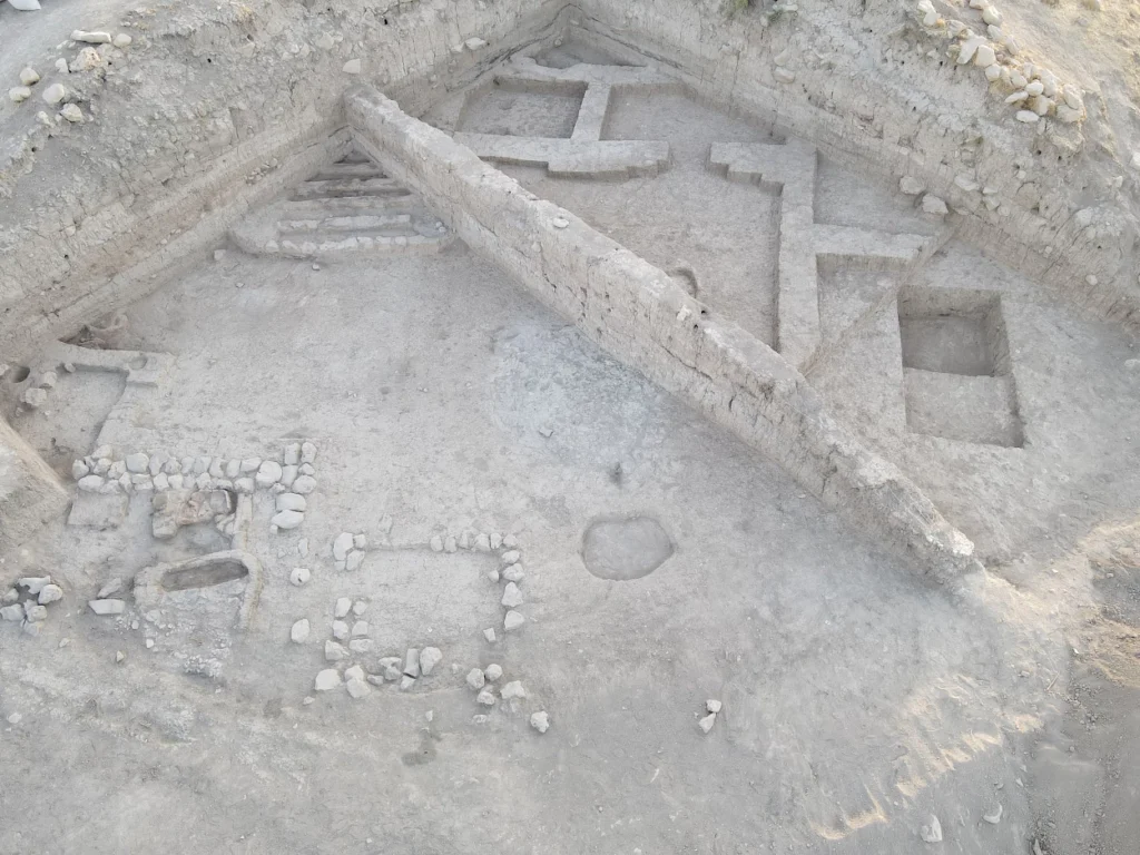 Archaeologists' discovery of a monumental structure in Kani Shaie, an archaeological site located in the province of Sulaimaniyah, at the foothills of the Zagros Mountains. Credit: University of Coimbra