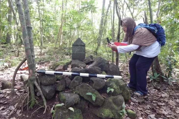 BRIN archaeologists conducting research at Mount Tangkil, Cikakak District, Sukabumi Regency, Indonesia. Credit: BRIN