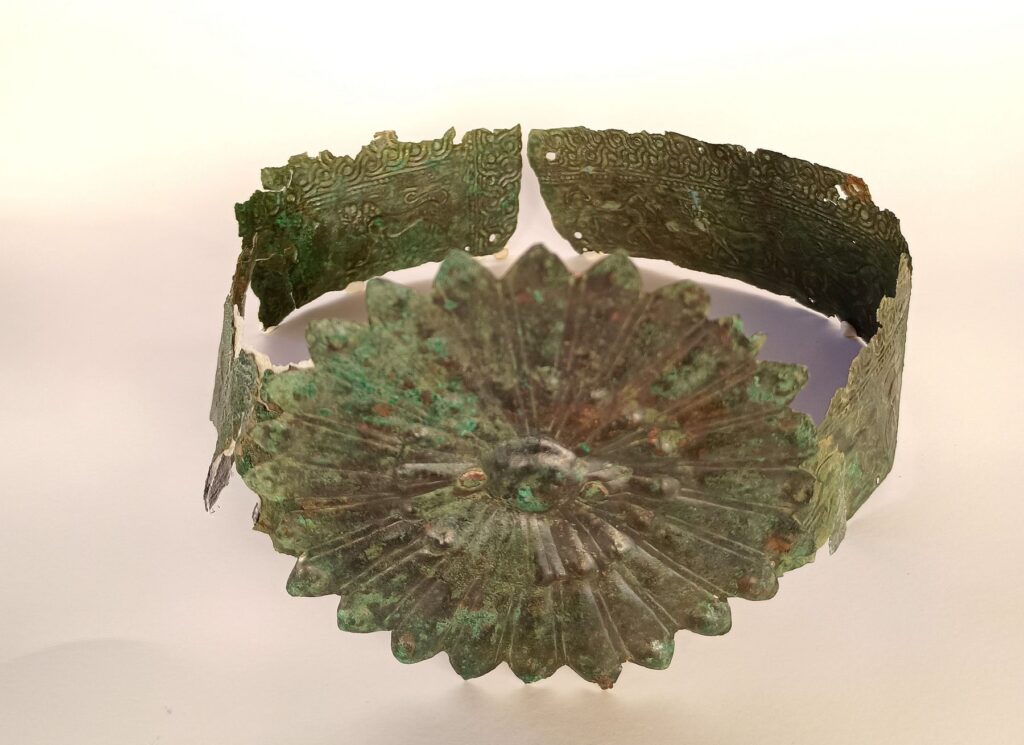 At the center of the diadem, a large sun-shaped rosette once gleamed above her forehead, signaling rank, prestige, and a possible royal connection. Credit: Greek Ministry of Culture