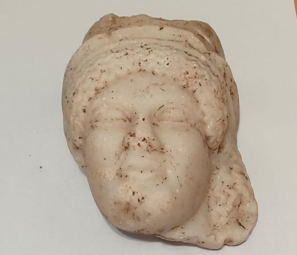 
Archaeologists in Tunisia have uncovered a marble mask depicting a woman with a Phoenician-style coiffure, described as “unique in form and symbolism” and dating to the late fourth century BC.  Credit: Tunisian Ministry of Cultural Affairs via Facebook