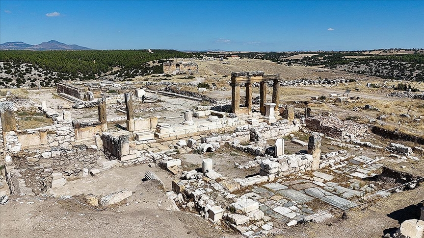The monumental gate of Blaundos, marking the city’s main entrance during the Roman period. Photo: Mehmet Yılmaz/AA