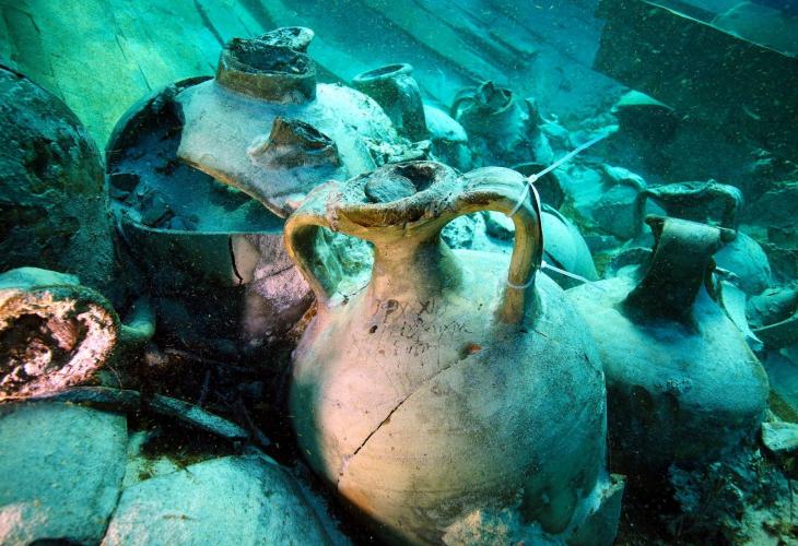 The handwritten markings on the shipwreck’s amphorae provide historians with valuable information. Credit: Consell de Mallorca