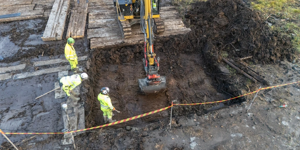 5×5 meter squares were excavated, examined, and documented before being backfilled, and a new square was opened. Credit: Arkeologerna, SHM.