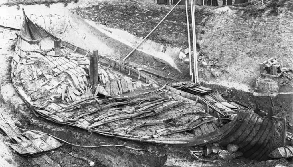 
The Oseberg ship, found on a Tønsberg farm, was restored from 2,000 pieces. Its central burial chamber held two women, treasures, textiles, and the Buddha bucket. Credit: Museum of Cultural History / University of Oslo