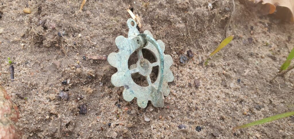 Archaeologists believe the finely crafted brooch may be linked to the Wielbark Culture, a community associated with Gothic migrations from Scandinavia during the first centuries CE. Credit: Grudziądz Fortress Association