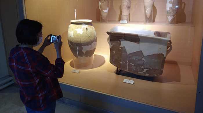 The original 3,500-year-old bathtub uncovered during archaeological excavations at the Hittite city of Sarissa in Sivas is currently on display at the Sivas Museum. Credit: Hitit Tv