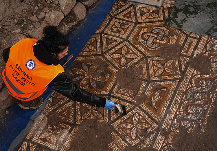 Measuring roughly 3 by 4 meters, the mosaic floor features interlaced geometric panels and vegetal designs, with the symbolic knot positioned prominently at its center. Credit: AA