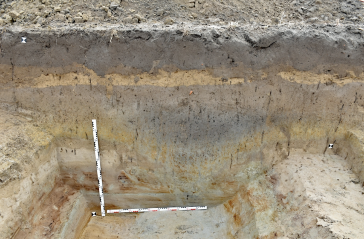 Profile of a characteristic Roman V-shaped ditch (fossa fastigata), marching camp of Aken 1. Credit: State Office for Heritage Management and Archaeology of Saxony-Anhalt, Thomas Koiki.