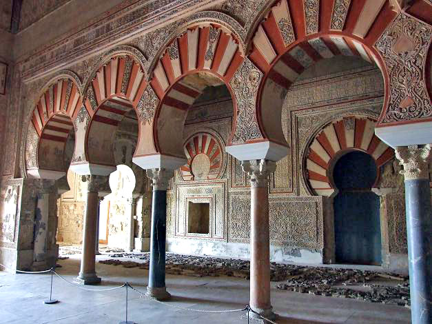 Salón Rico o Salón de Abderramán III de la ciudad palatina de Madinat Al-Zahra , Córdoba'da ( İspanya ). Credit: Public domain / Wikimedia Commons