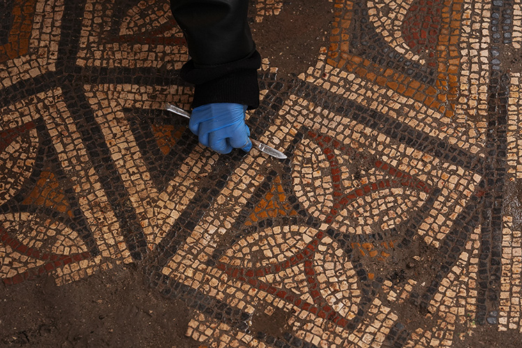 Excavations in Smyrna revealed the site’s first mosaic pavement discovered in nearly 70 years, under the direction of Prof. Dr. Akın Ersoy of İzmir Katip Çelebi University. Credit: AA