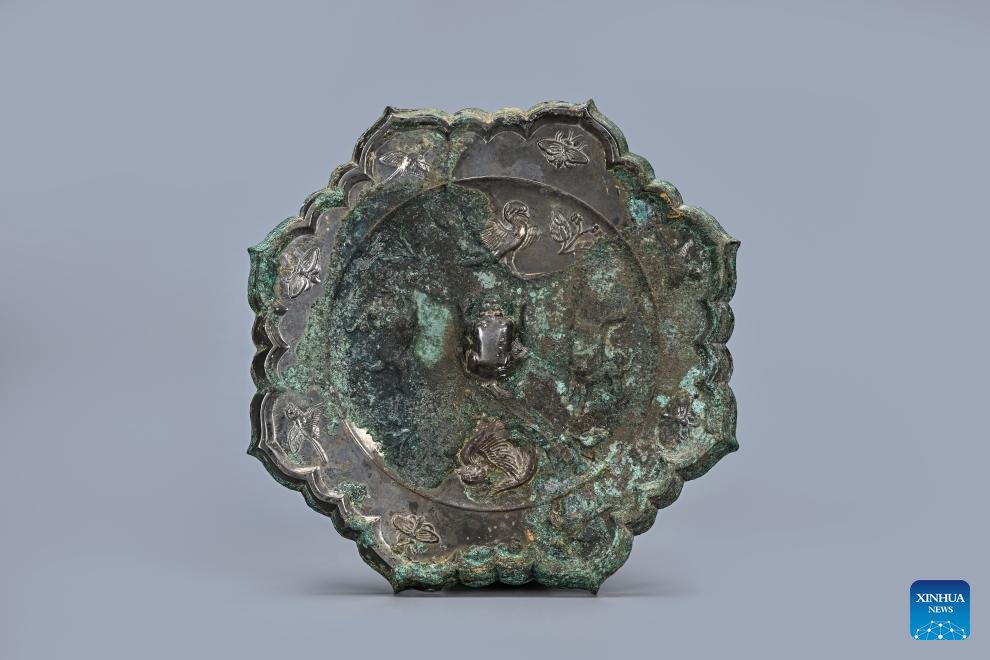 Archaeologists uncovered 19 burial objects from the Tang Dynasty tomb, including pottery, bronze, and finely crafted gold and silver artifacts. CreditShaanxi Academy of Archaeology/Xinhua