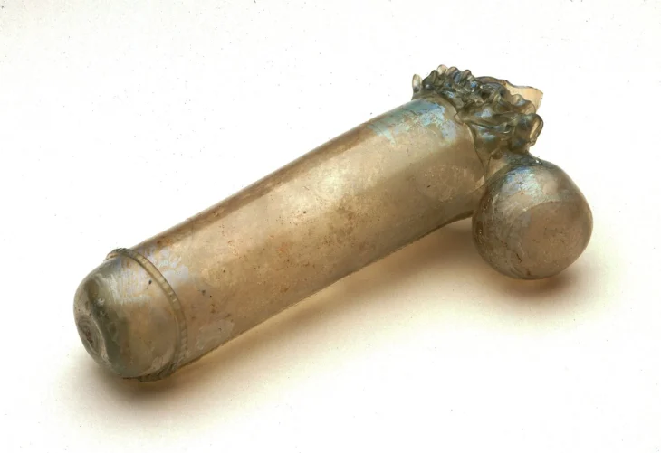 The Glass Phallus of Herford: Currently on display in the special exhibition ‘Mahlzeit!’ in Herne. A replica will be featured at the Archaeological Window at the Münster. Credit: LWL/Brentführer.