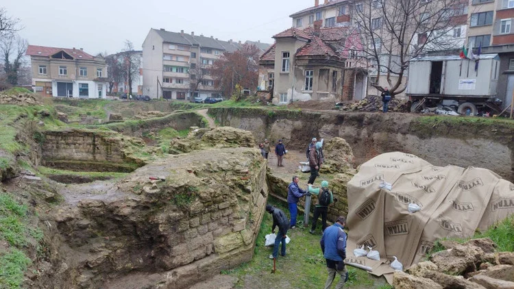 Ancient Roman gold fidelity ring discovered in Bononia (modern-day Vidin), Bulgaria, during archaeological excavations by the National Museum of Bulgaria. Credit: National Museum of Bulgaria.