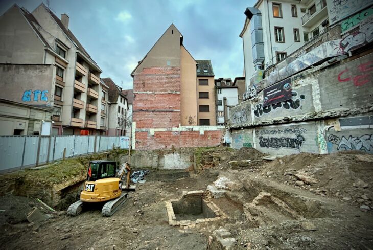 Excavation environment in an urban context in the heart of Strasbourg city center (Bas-Rhin), 2026. Credit: Anicet Konopka, Inrap