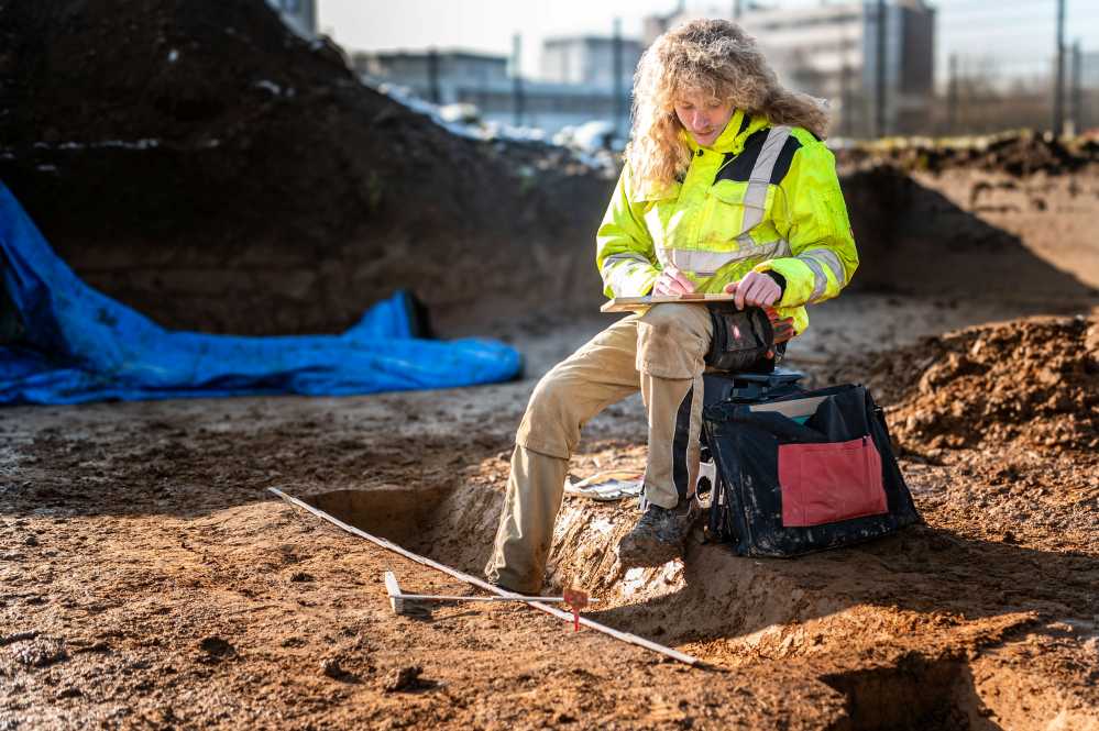 Archaeologists secure significant finds on Emil-Figge-Straße.
Credit: City of Dortmund / Roland Gorecki