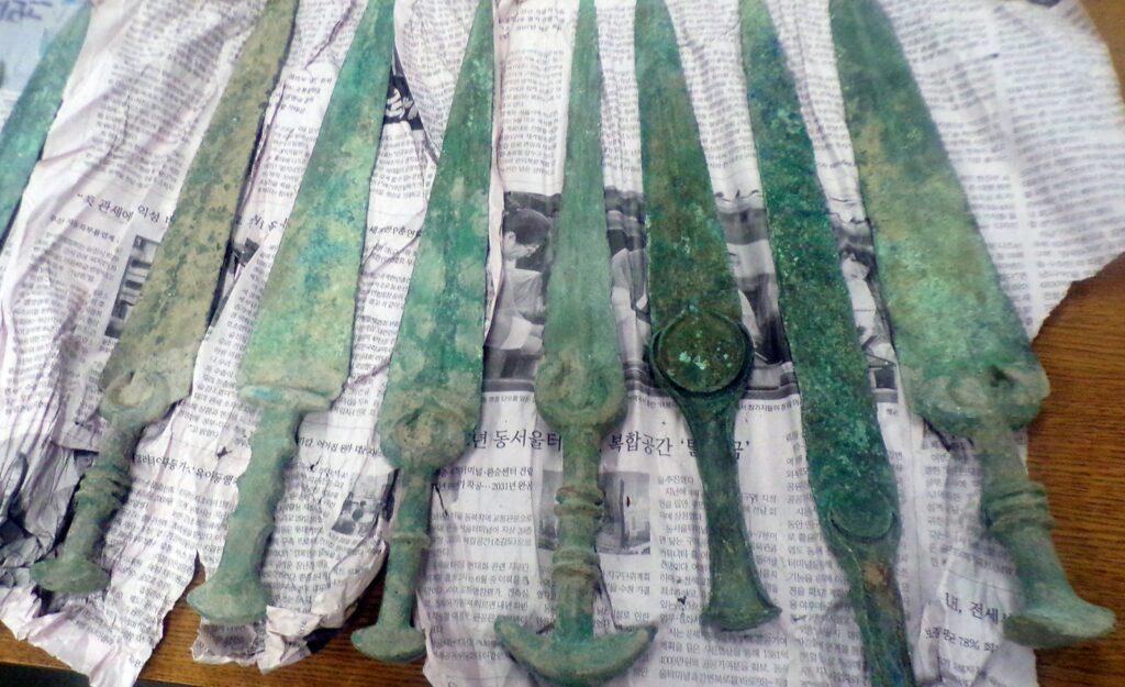 Philadelphia CBP officers intercept Bronze Age swords and arrowheads from the northeastern region of Iran. Credit: U.S. Customs and Border Protection (CBP)