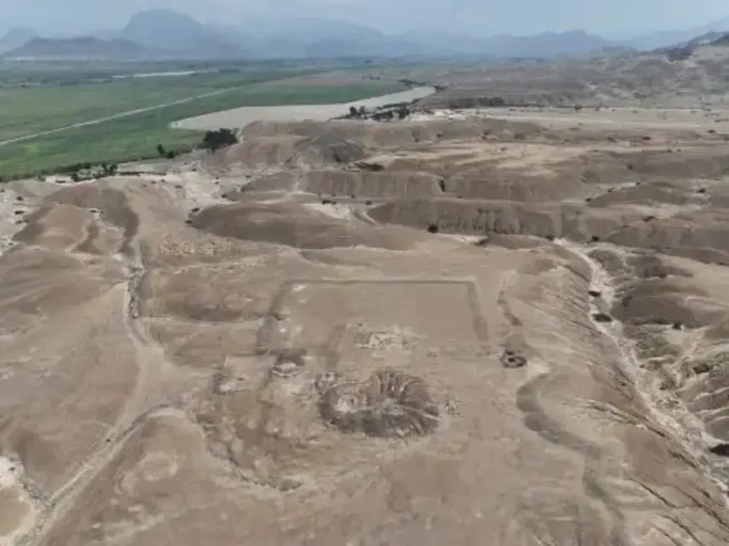 Peruvian archaeologists discovered a new geoglyph and a temple in the Chicama Valley, La Libertad, and also documented an extensive agricultural and ceremonial complex, all built by the Chimú society. Credit: Chicama Archaeological Program