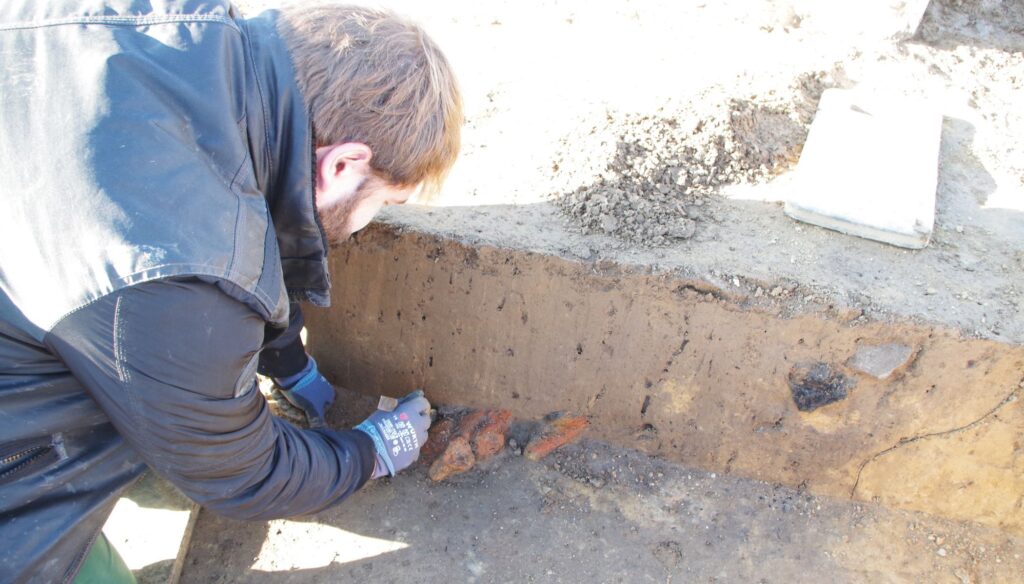The pit containing briquetage remains is currently under investigation. Credit: David Petö, Archäologie am Hellweg e.G.