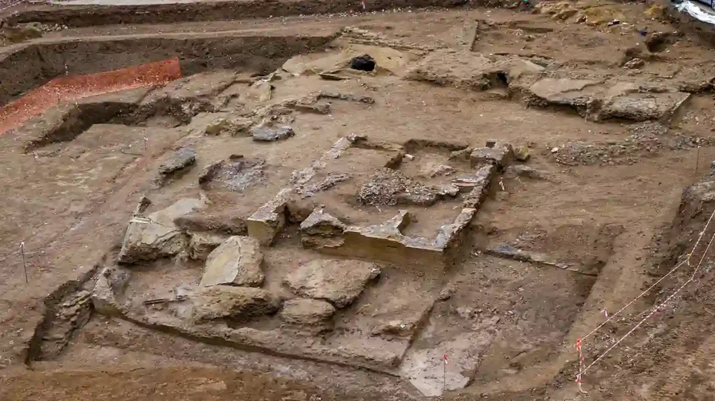 General view of the archaeological excavations revealing imperial-era tomb structures in the Ostiense Necropolis along Via Ostiense in Rome. Credit: Ministero della Cultura.