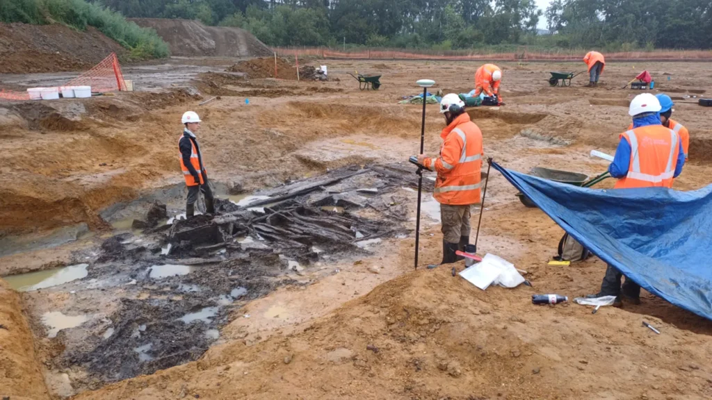 Archaeologists working across multiple digs at a development site near Gloucester. Credit: Cotswold Archaeology 