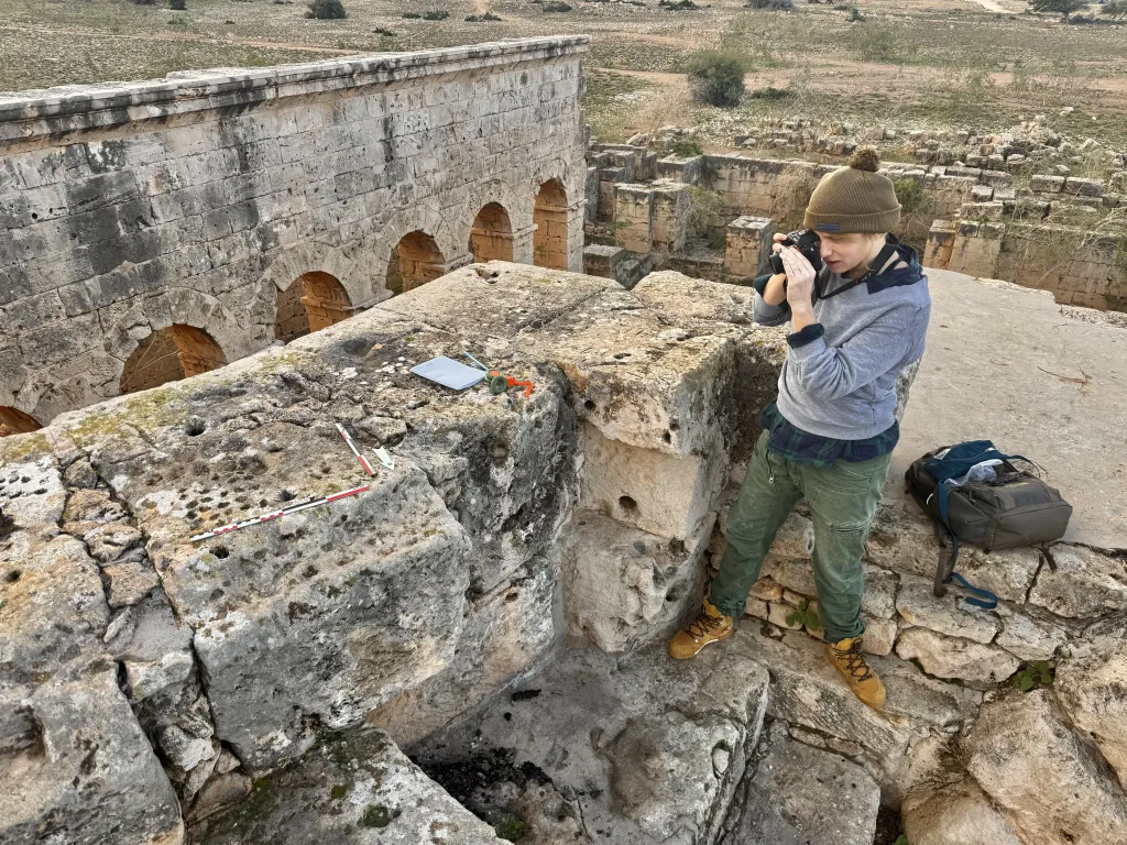 Zofia Kowarska documents game boards found on the walls of the Western Basilica in Ptolemais. Credit: Radosław Tusznio