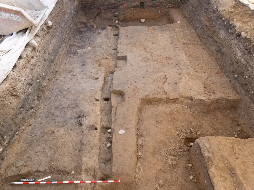 Remains of the wood-and-earth wall from the earliest troop camp at Vindonissa. Postholes appear at regular intervals, marking where timber posts once stood. Credit: Canton of Aargau