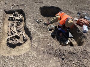 1,400-Year-Old Elite Avar Warrior Buried with His Horse, Gold and Silver Objects Unearthed in Romania