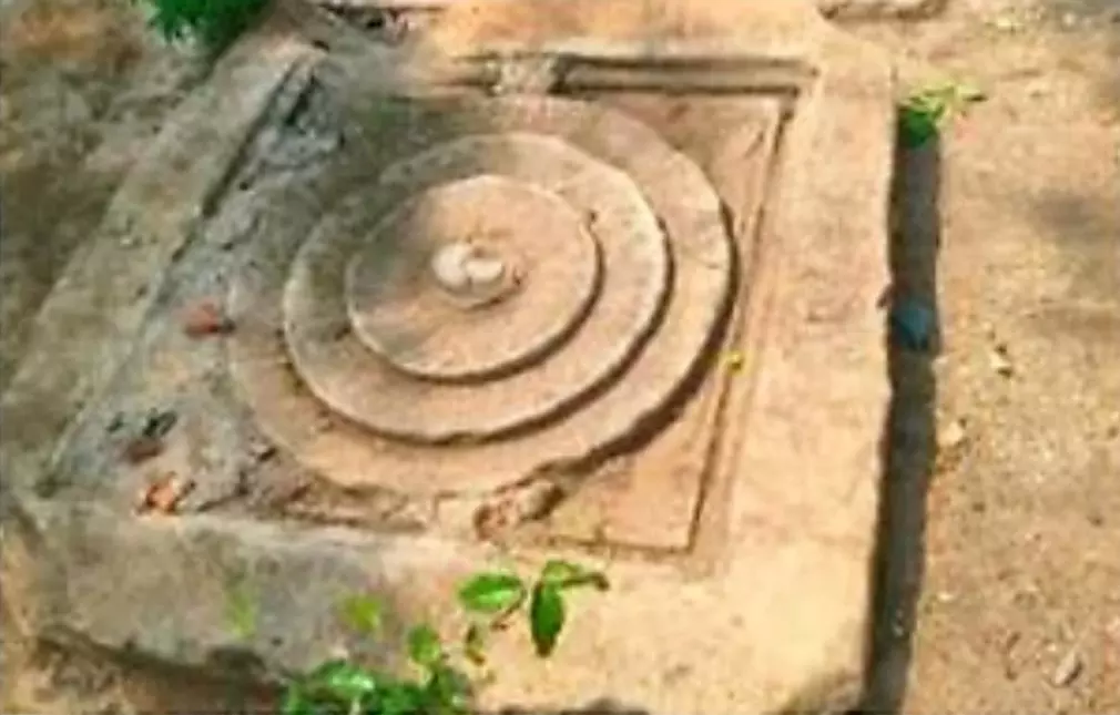 Ancient temple ruins believed to date back to the Kakatiya dynasty were unearthed during construction of a compound wall at the Sammakka-Sarakka Central Tribal University site in Mulugu district. Credit: Deccan Chronicle