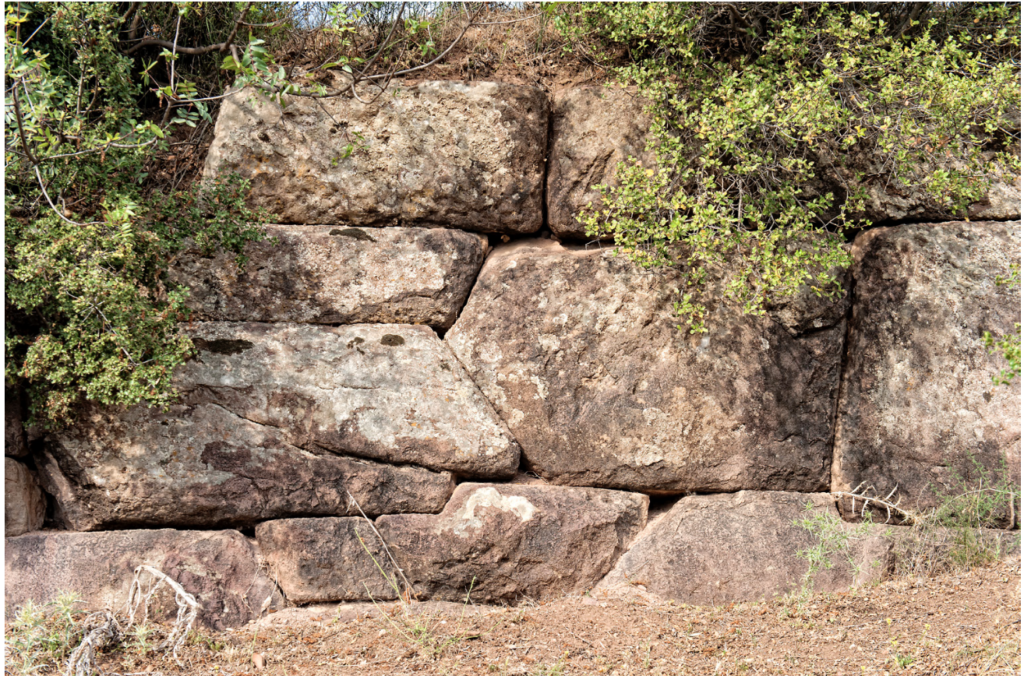 Trapezoidal walls of the Karaburç fortification. Credit: Ali Özkan / Arkeoloji Dergisi, 2026