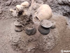 Archaeologists Find Teotihuacan-Era Tombs and 47 Miniature Vessels Near Tula