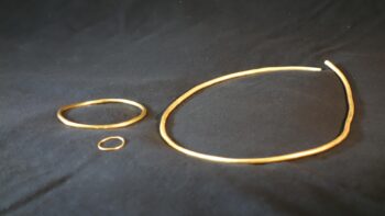 Gold ornaments for the neck, arm, and finger are among the unusual finds from Celtic graves of this period. Credit: Thomas Kurella, hr