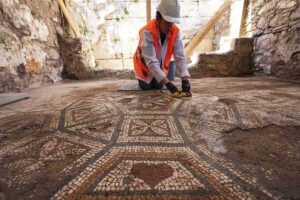1,500-Year-Old Mosaic Room Unearthed in Ancient Smyrna in Western Türkiye