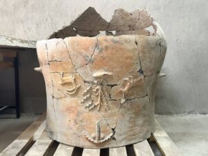 5,000-Year-Old “Mystery Jar” with Three Enigmatic Symbols Found Upside Down at Gökhöyük