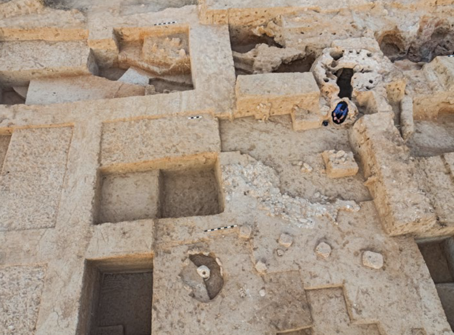 Iron Age potters’ workshop in Area U, view to the east: kiln (upper right), working surfaceswith stone and pebble-paved floors (centre right), flatkurkar stones and potters’ wheel. Photo by Assaf Peretz, Israel Antiquities Authority. Credit: Uehlinger, C., et. al., 2026
