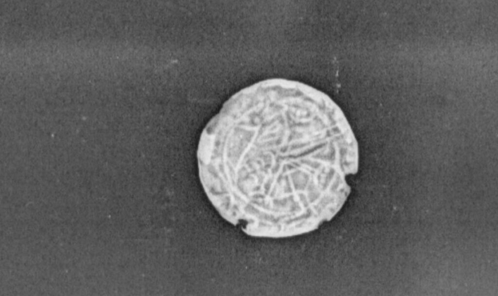 The X-ray image reveals the griffin motif hidden beneath the copper plate. Credit: Hege Hollund, Archaeological Museum, University of Stavanger