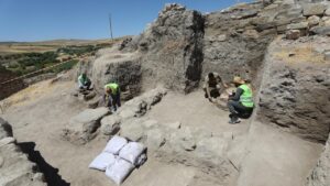 5,000-Year-Old Bronze Age Temple with Altars and Sacred Hearths Discovered in Eastern Türkiye